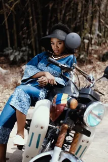 摩托车模特美女写真 摩托车模特美女写真