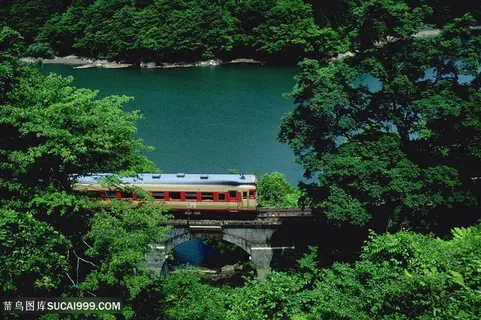 湖畔山脉铁路风景画 湖畔山脉铁路风景画