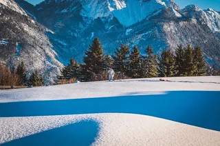 冬天雪山背景风景
