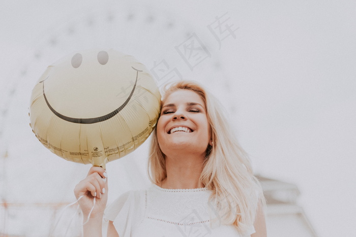 笑脸欧美美女图片