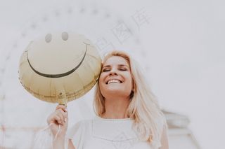 笑脸欧美美女图片