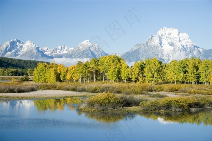 秋天户外的山峰