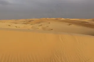 荒芜沙漠景观图片