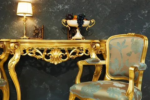 金色温馨奢华座椅及桌子