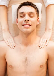SPA养生的男士 SPA养生的男士