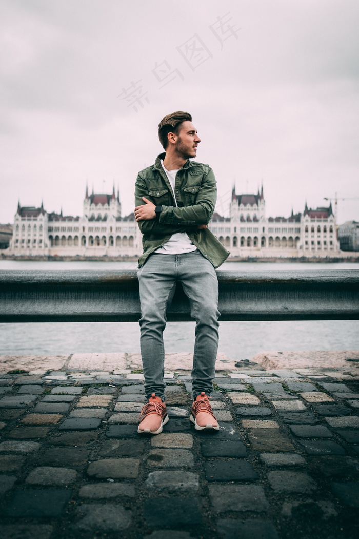 成熟侧颜帅哥图片