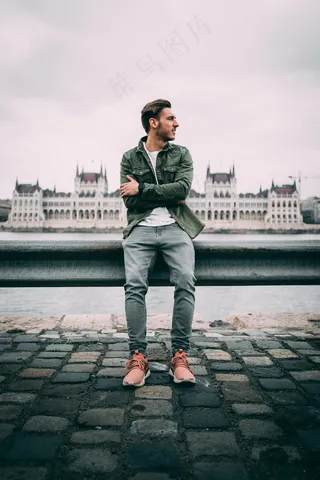 成熟侧颜帅哥图片