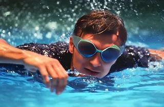 游泳池游泳男生背景