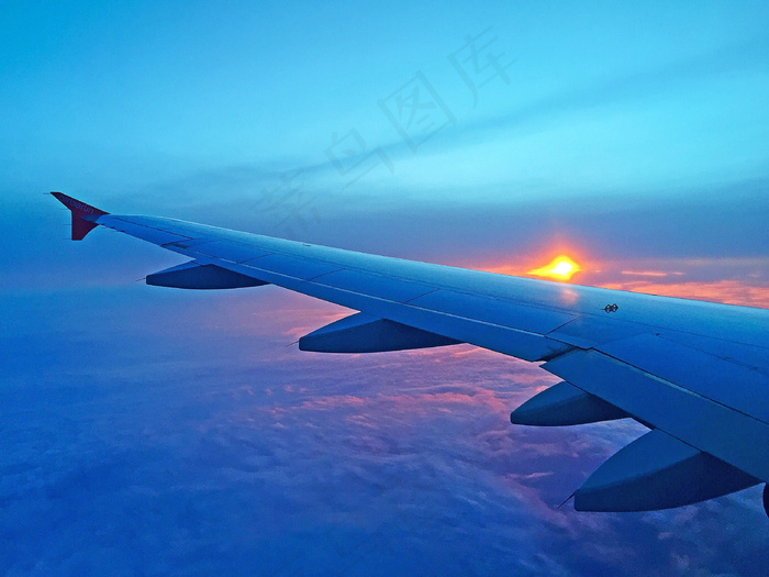 机翼高空图片