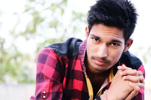 黑发帅哥图片 黑发帅哥图片