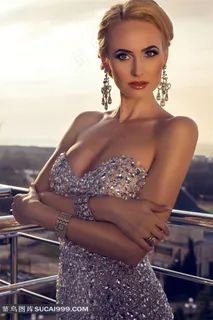 身穿钻石美女 身穿钻石美女