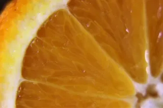 黄色新鲜橙子切片图片