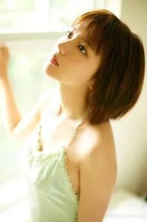 高清唯美短发日本美女写真图片