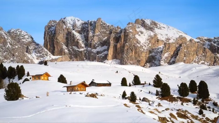 雪山上的建筑