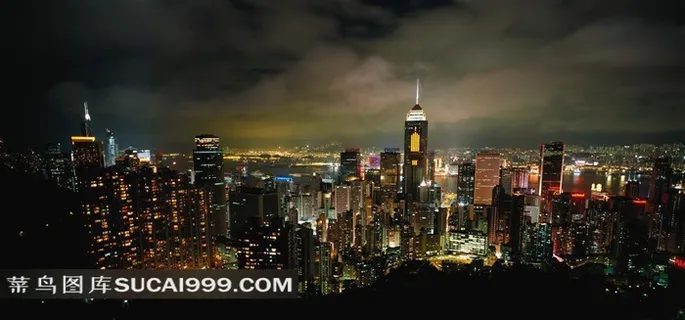 城市海报-夜晚被乌云笼罩下的城市