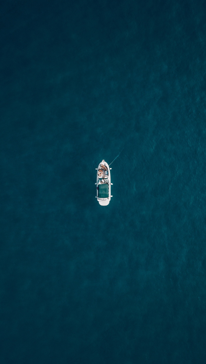 轮船海上航行图片