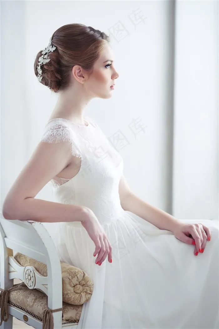 婚纱美女侧面