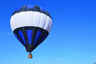 热气球飞行图片