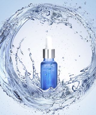 精美水润护肤品海报PSD分层素材