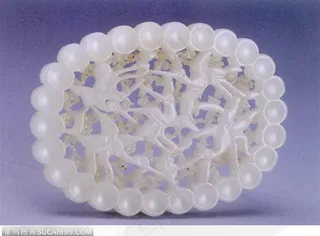 中华传统工艺-镂空雕刻仙鹤飞翔玉器