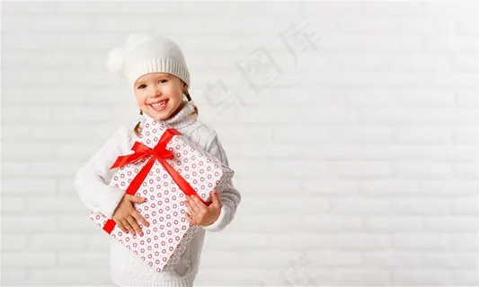 微笑抱礼盒的国外女孩 微笑抱礼盒的国外女孩