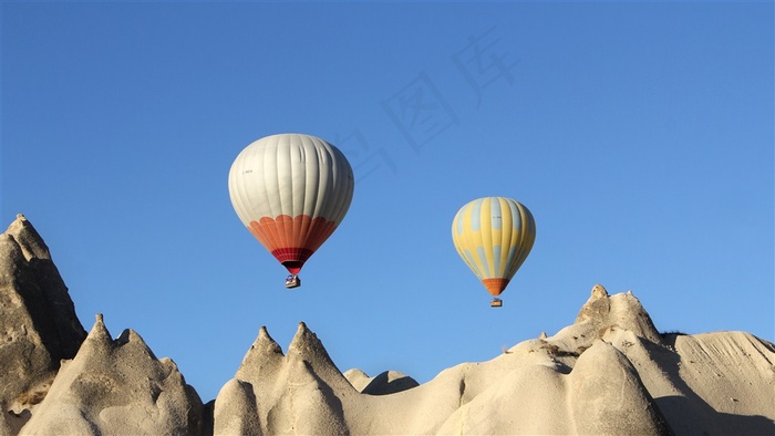 飞上天的热气球大图