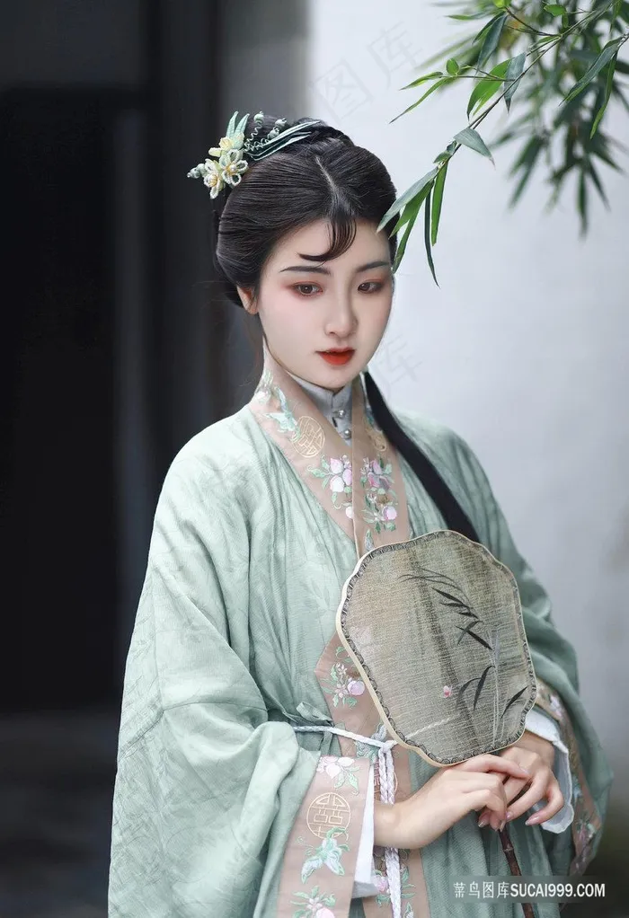 超清典雅的古装绿装美女图片