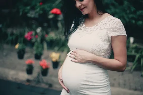 大肚子孕妇图片 大肚子孕妇图片