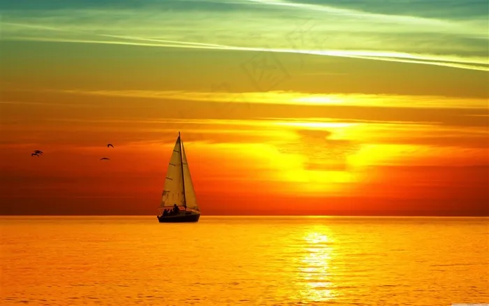 夕阳下的大海风景帆船晚霞红色高清图片