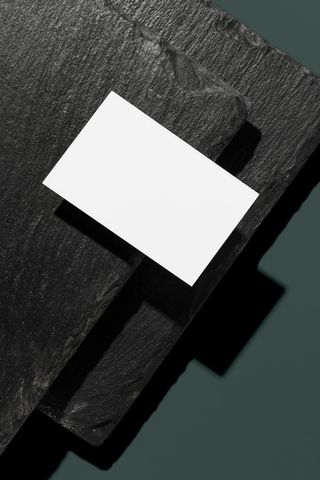 黑色石头背景高档轻奢名片样机