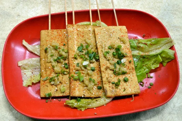 烧烤美食烤肉街边小吃油炸烤香干豆干