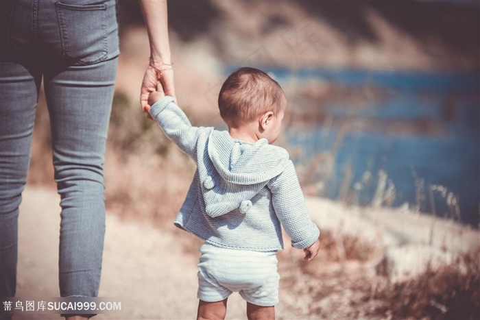 纯真户外散步宝宝