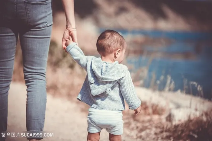 纯真户外散步宝宝