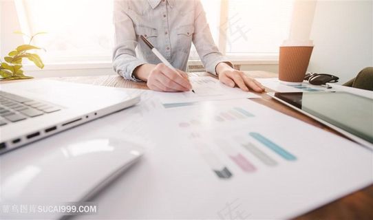 工作记录表格的商务人士高清图 工作记录表格的商务人士高清图