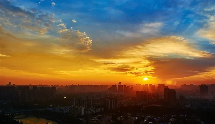 傍晚天空火烧云风景图片