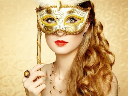戴金色面具的美女图片 戴金色面具的美女图片