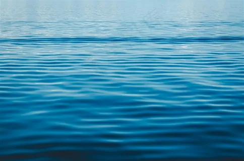 平静的水面摄影图片 平静的水面摄影图片