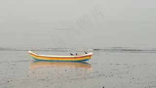 海岸小船图片