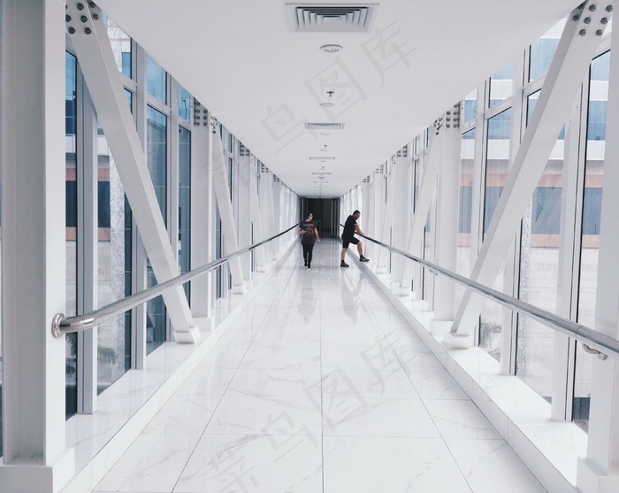 玻璃窗天桥走廊图片
