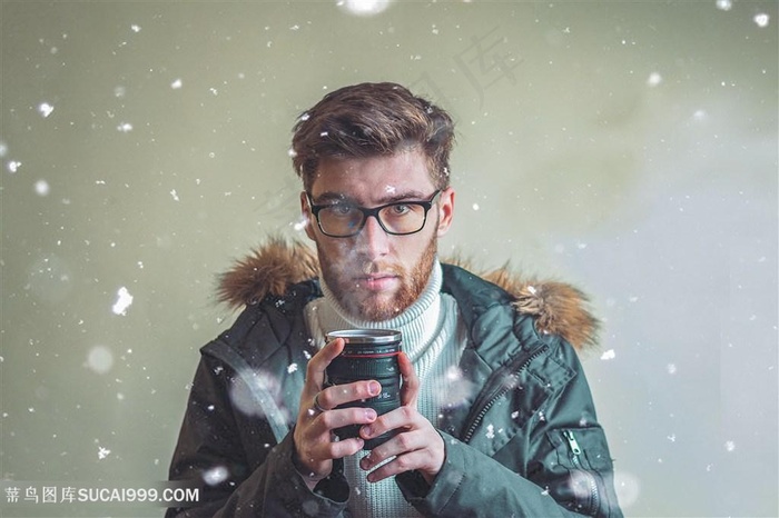 雪中的欧美帅哥