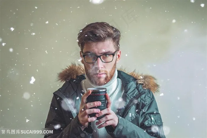 雪中的欧美帅哥