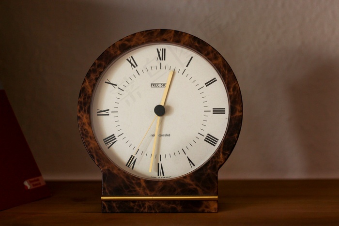 复古站立时钟图片