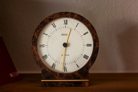 复古站立时钟图片