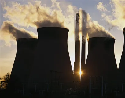 工业烟囱废气排放素材