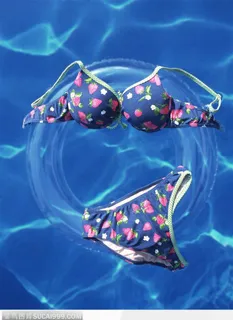 时尚用品-蓝色的内衣裤