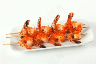 放在盘子里的烤虾仁高清图片