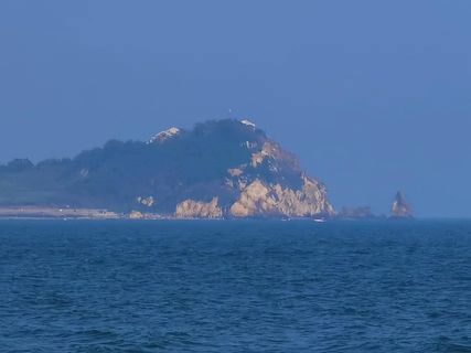 蓝天下的青岛浴场