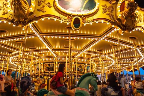 旋转的音乐木马