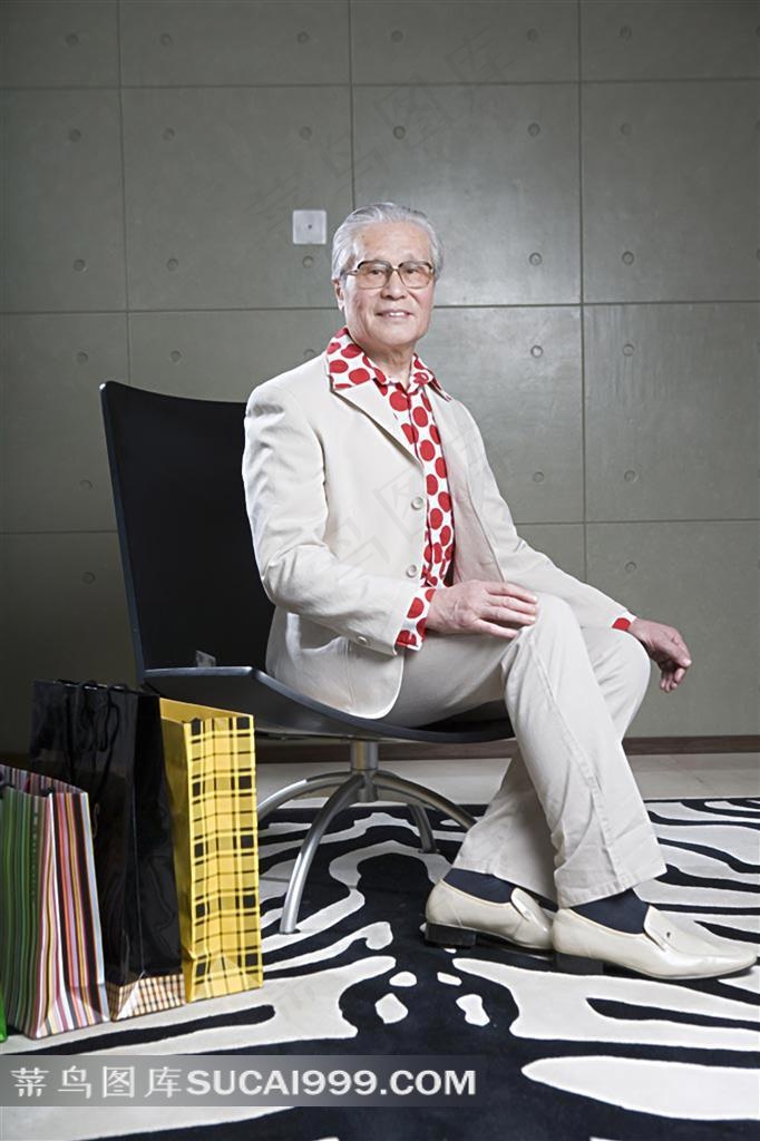 办公室里的老年企业家