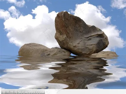 平静湖水中翠绿的倒影 平静湖水中翠绿的倒影